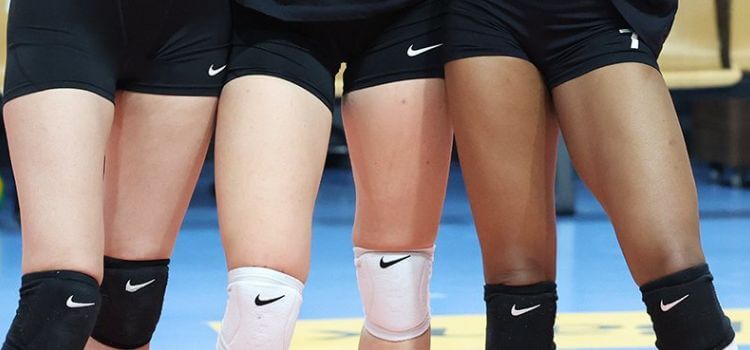 Are volleyball knee pads supposed to be tight